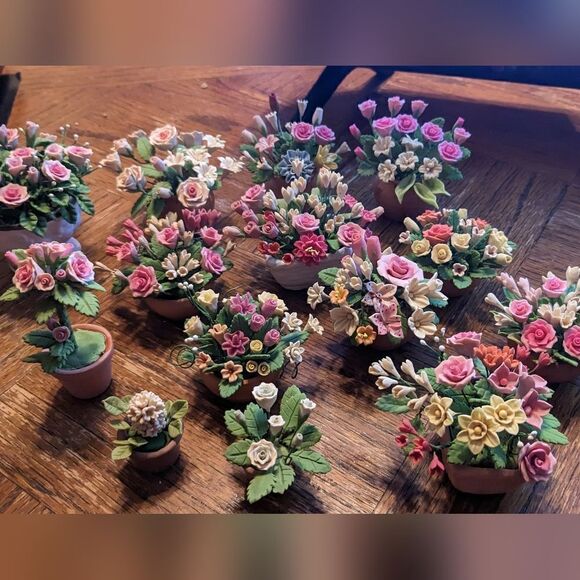 14 different miniature porcelain flower arrangements - Picture 13 of 13